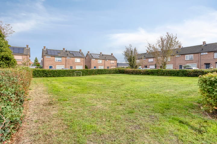 Photo 40 of Rozenstraat 33