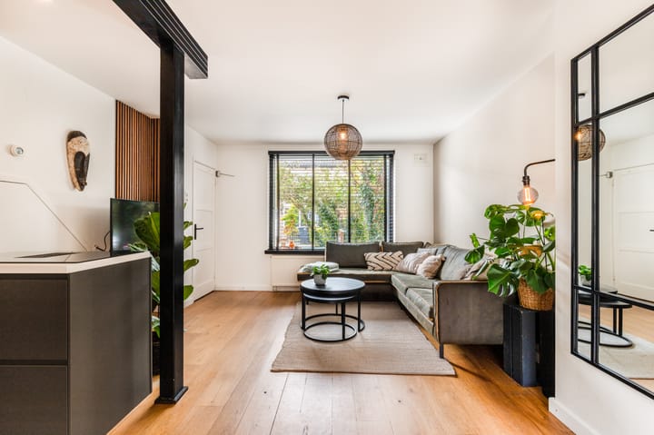 Photo 9 of Charlotte de Bourbonstraat 14