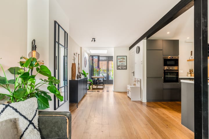 Photo 10 of Charlotte de Bourbonstraat 14