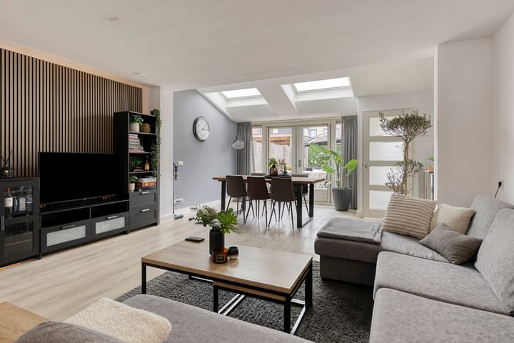 Photo 8 of Van Maerlantstraat 21