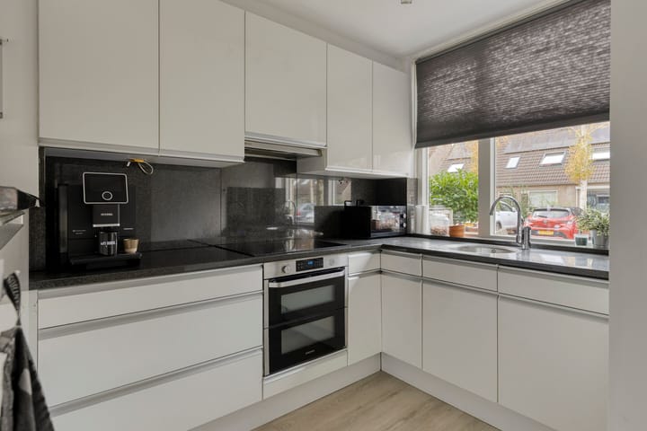 Photo 14 of Van Maerlantstraat 21