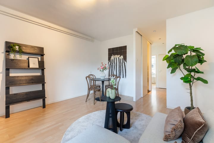 Photo 5 of Van Oldenbarneveldtstraat 58-1