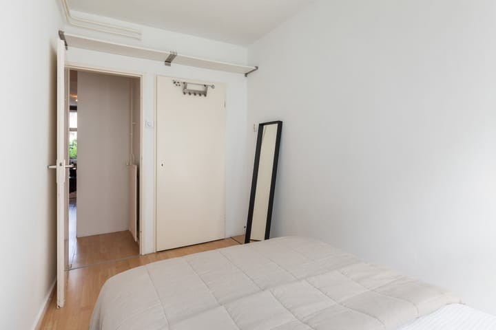 Photo 8 of Van Oldenbarneveldtstraat 58-1