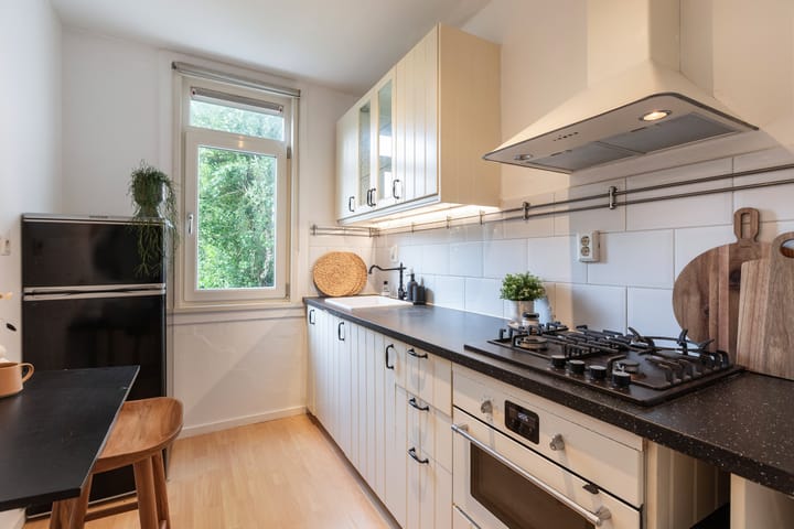 Photo 11 of Van Oldenbarneveldtstraat 58-1