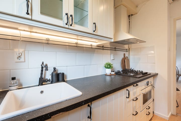 Photo 13 of Van Oldenbarneveldtstraat 58-1