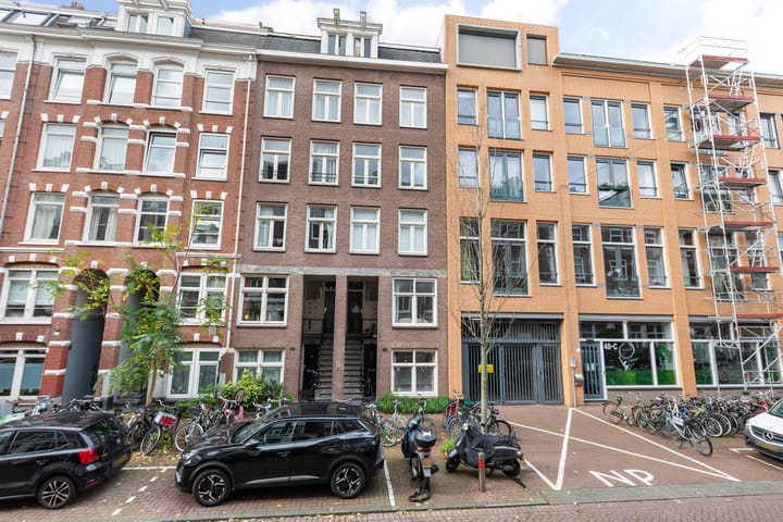 Photo 15 of Van Oldenbarneveldtstraat 58-1