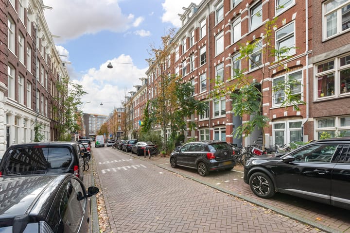 Photo 18 of Van Oldenbarneveldtstraat 58-1