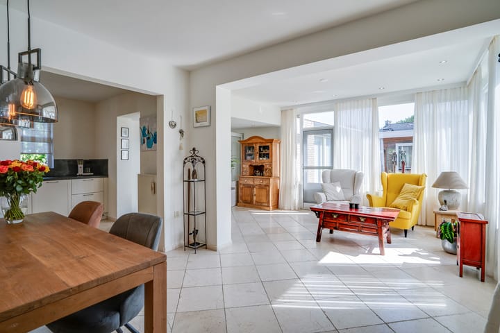 Photo 6 of Hubertusstraat 25