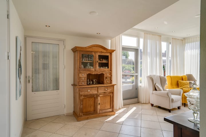 Photo 10 of Hubertusstraat 25