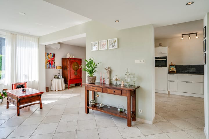 Photo 11 of Hubertusstraat 25