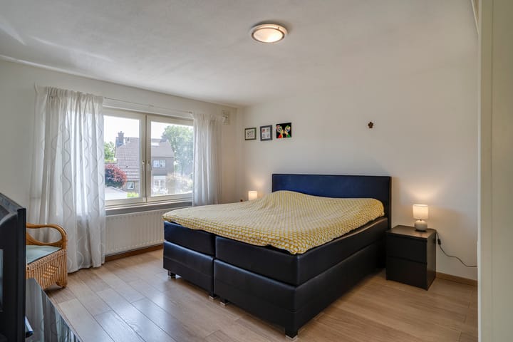 Photo 16 of Hubertusstraat 25