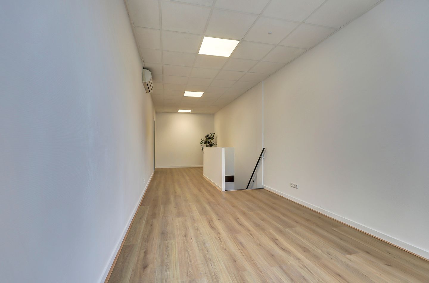 Bekijk foto 5 van Coenecoop 142-B