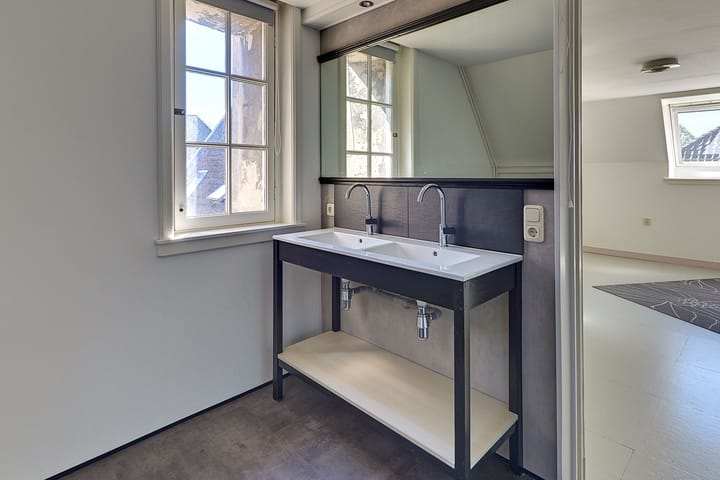 Photo 36 of Academiestraat 1-A