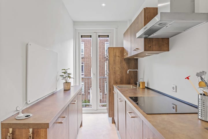 Photo 2 of Buizerdstraat 8-B