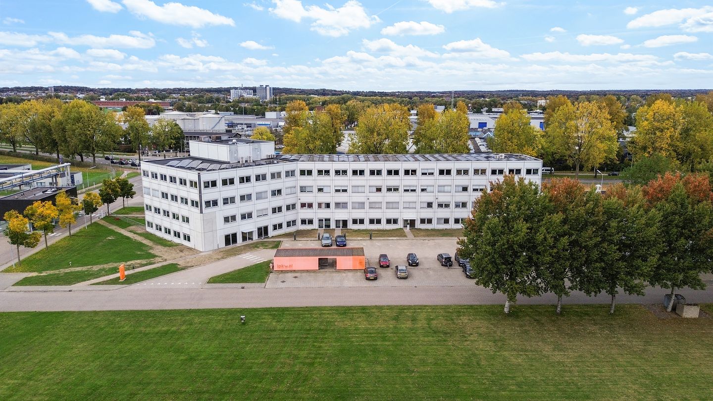 View photo 2 of Westervoortsedijk 73-GE