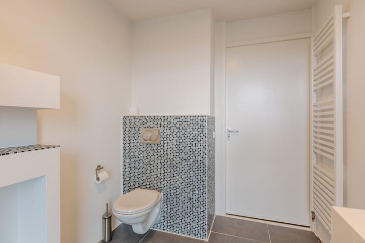 Photo 19 of Waardenburgstraat 88