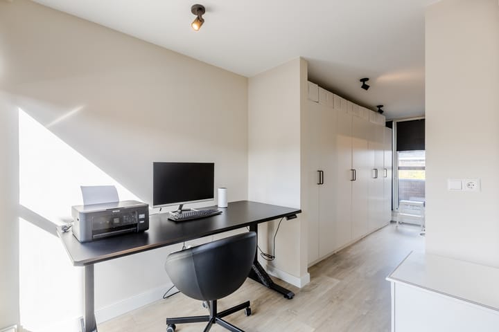 Photo 24 of Waardenburgstraat 88