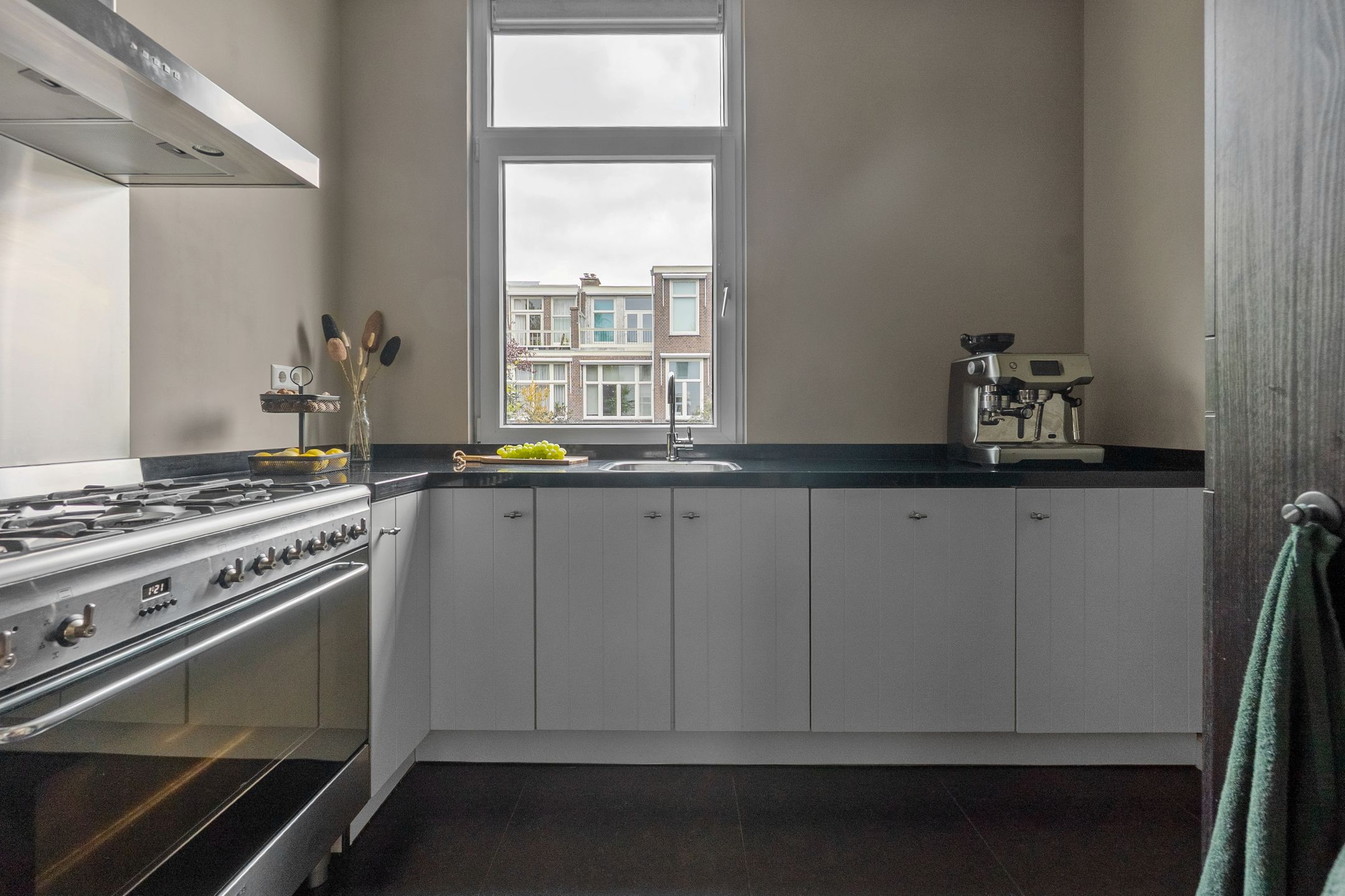 Photo 21 of Obrechtstraat 299