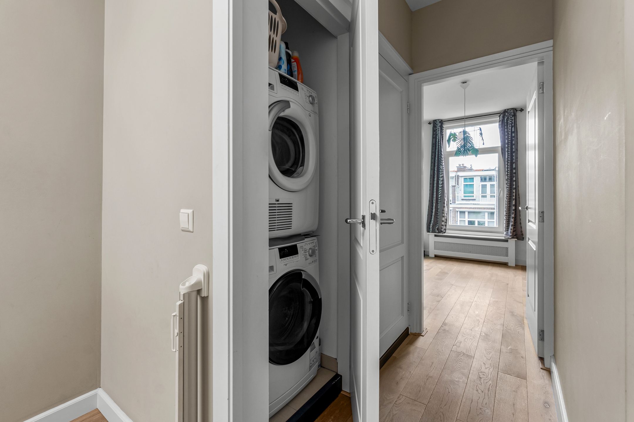 Photo 51 of Obrechtstraat 299