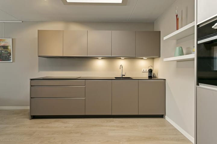 Photo 13 of Boomstraat 132-B