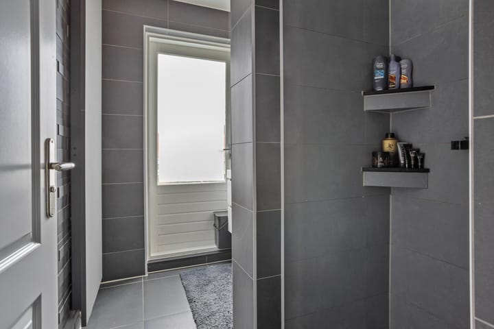 Photo 17 of Spiraeastraat 14