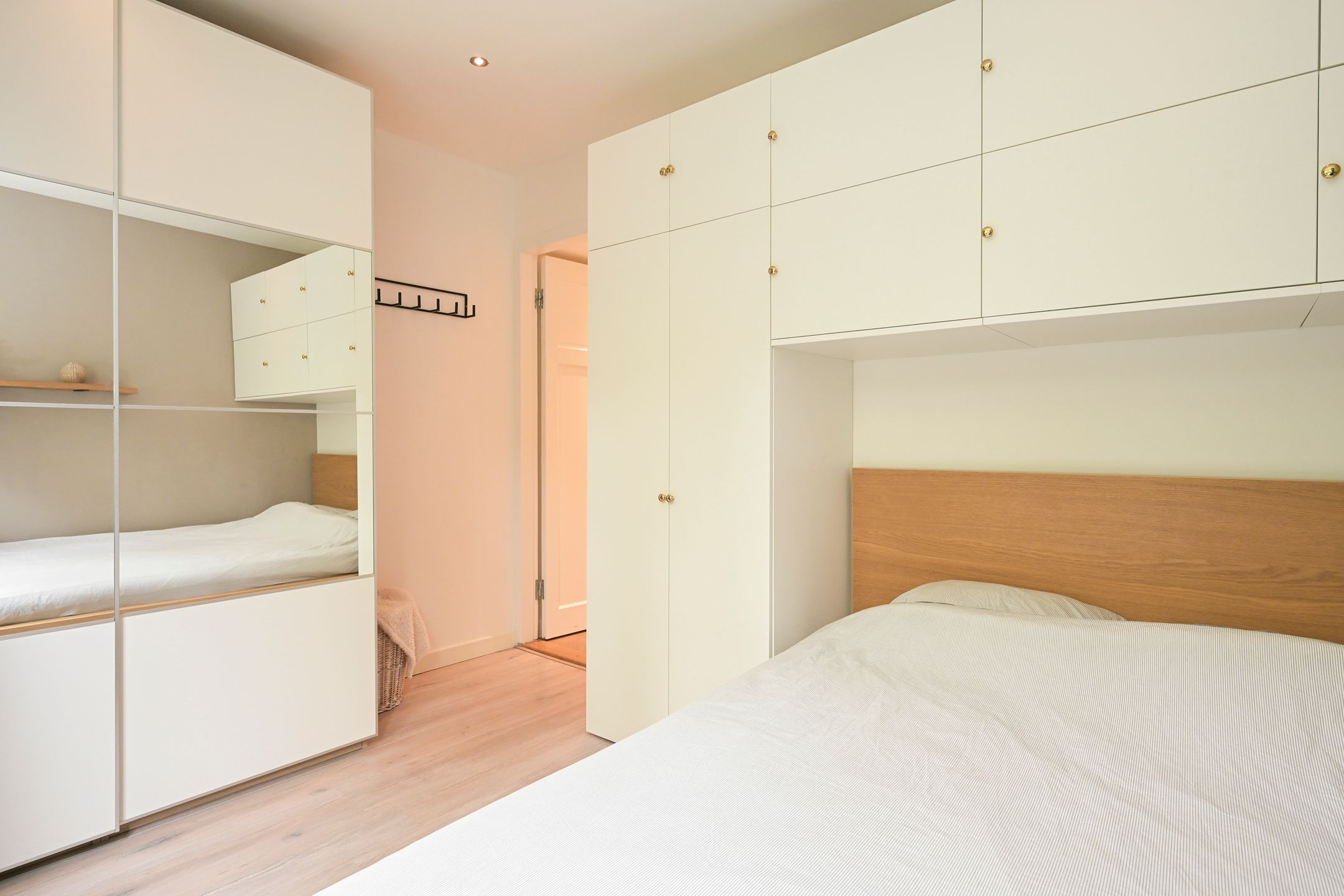 Photo 21 of Johannes Camphuijsstraat 239