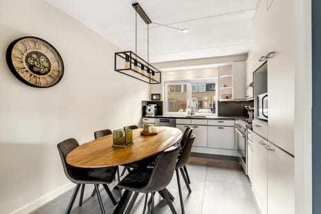 Mistral 28 secondary image