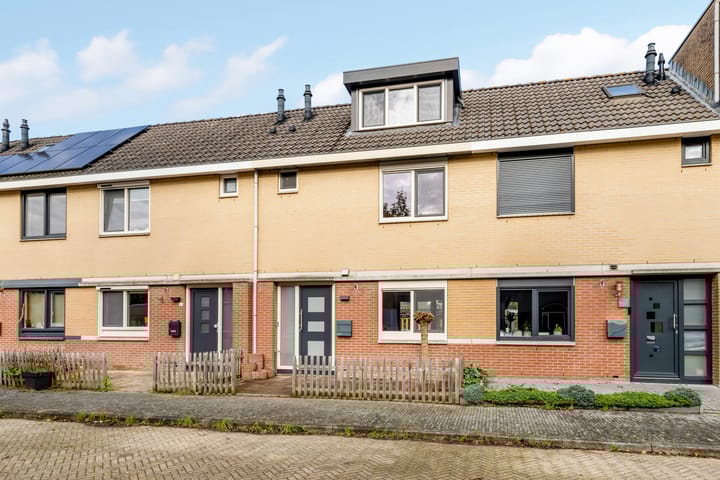 Photo 34 of Mistral 28