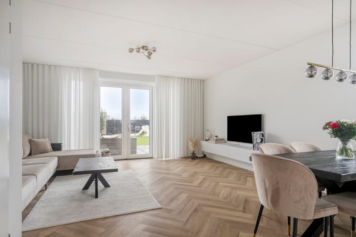 Charlotta Frölichhof 32 main image