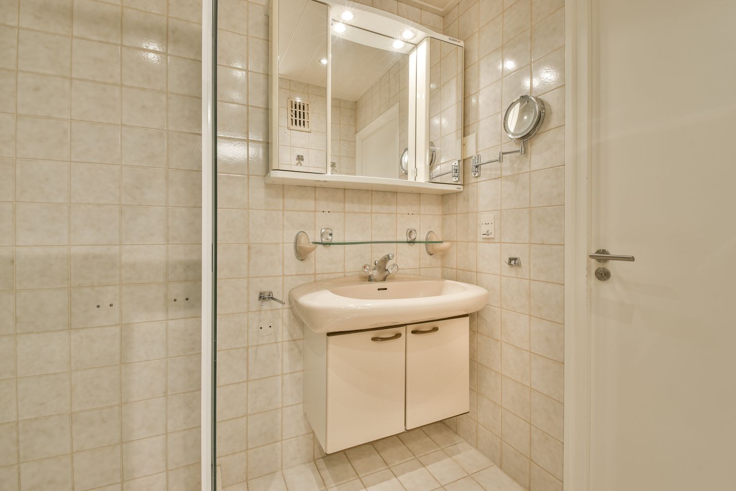 Photo 14 of Van Nijenrodeweg 320