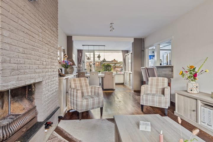 Photo 11 of Albert Schweitzerstraat 32