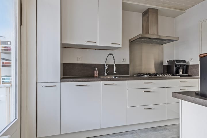 Photo 12 of Albert Schweitzerstraat 32