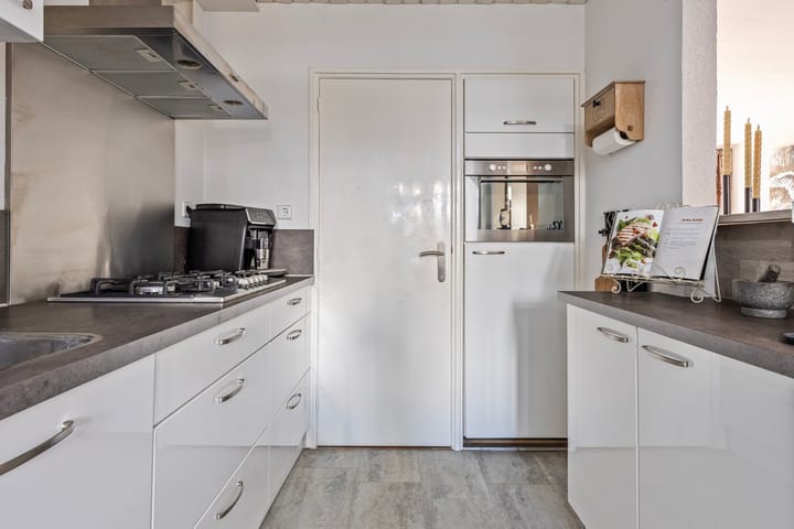 Photo 13 of Albert Schweitzerstraat 32