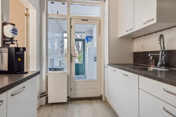 Photo 14 of Albert Schweitzerstraat 32