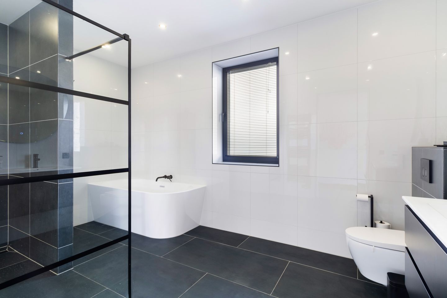 Foto 5 van Casembrootlaan 5-C