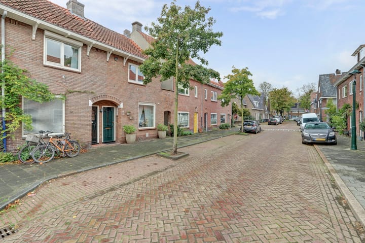 Foto 35 van Esdoornstraat 11