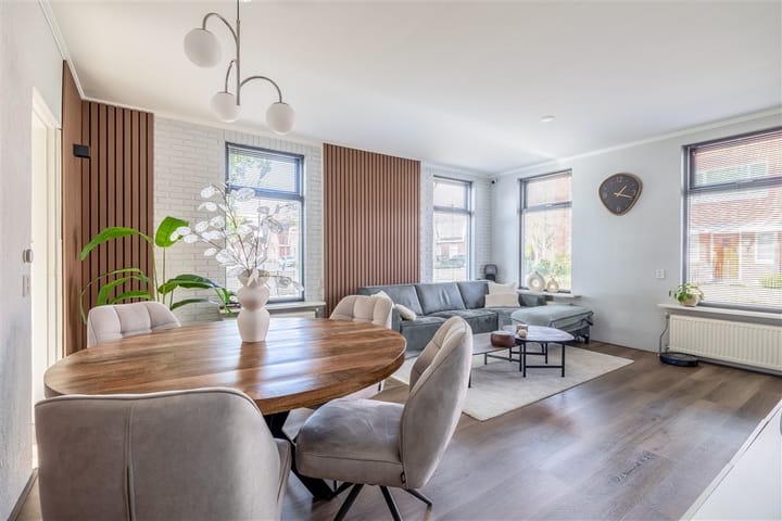 Photo 2 of Middenstraat 2