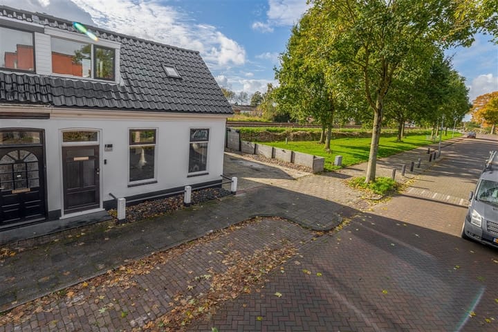 Foto 8 van Middenstraat 2