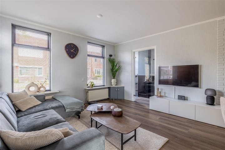 Foto 12 van Middenstraat 2