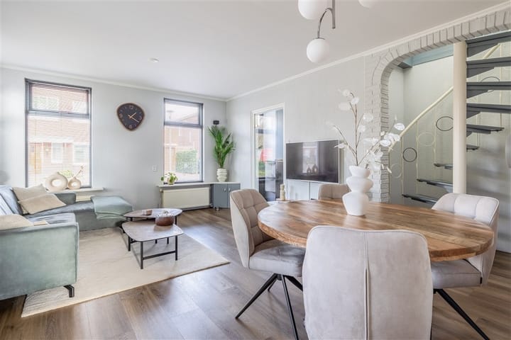 Foto 14 van Middenstraat 2