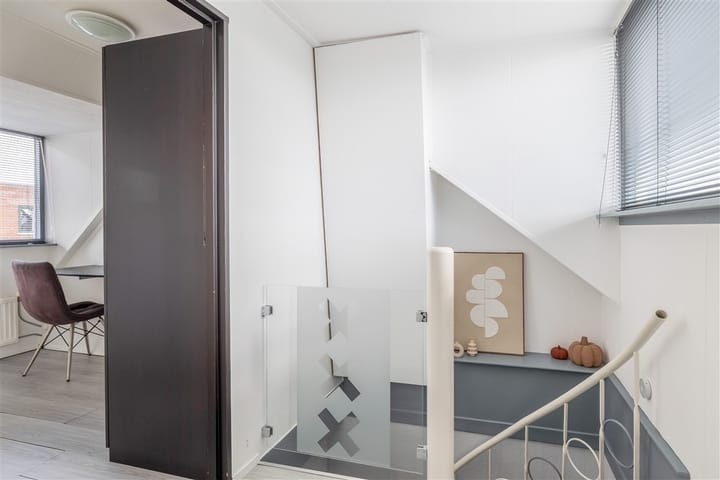 Foto 22 van Middenstraat 2