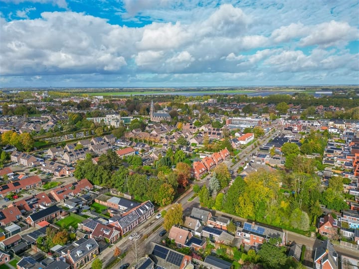 Foto 36 van Middenstraat 2