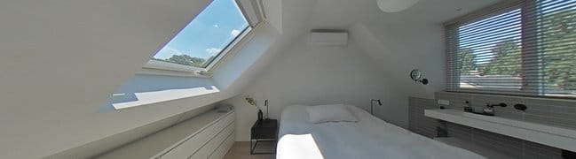 Slaapkamer op zolder met 2e badkamer