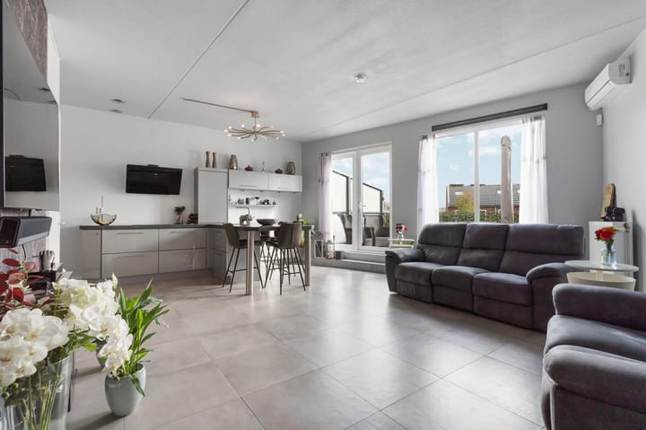 Photo 10 of Roald Amundsenstraat 168