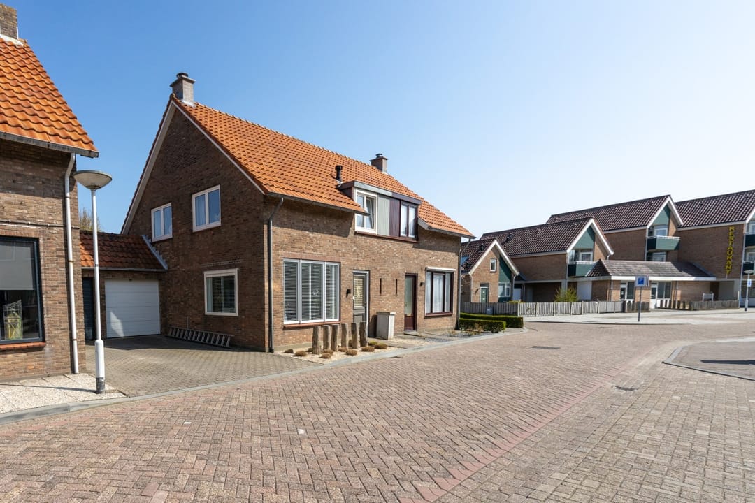 Photo 2 of Meidoornstraat 5