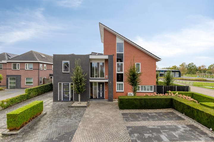 Foto 10 van Carneool 2