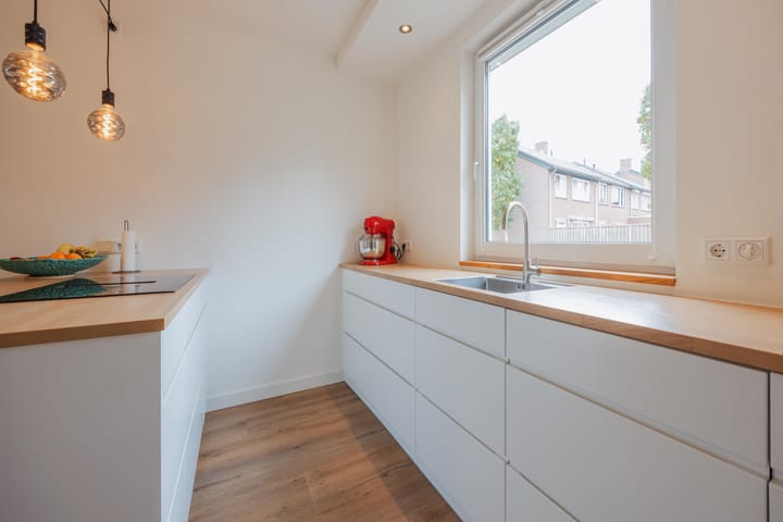 Photo 11 of Doenssenstraat 12