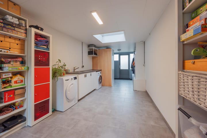 Photo 22 of Doenssenstraat 12