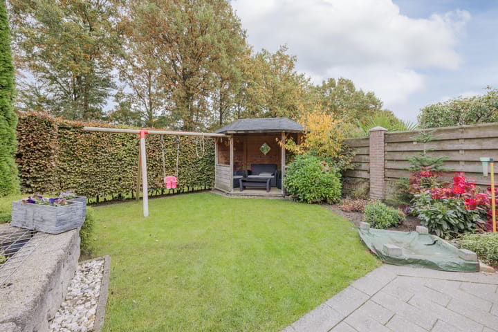 Photo 36 of Doenssenstraat 12