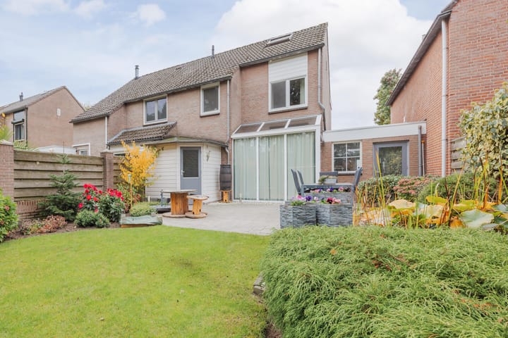 Photo 39 of Doenssenstraat 12